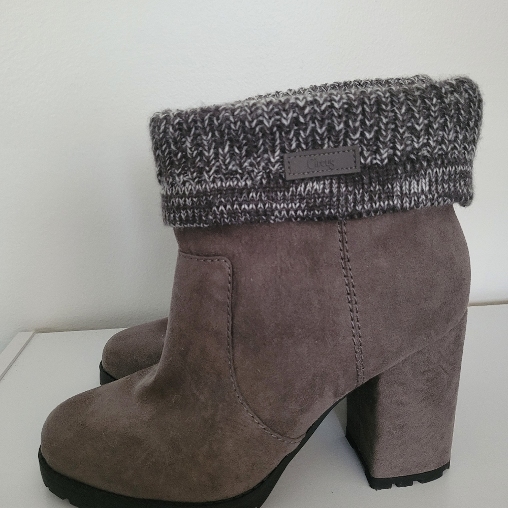 Torrid/ Circus Size 9 sweater booties